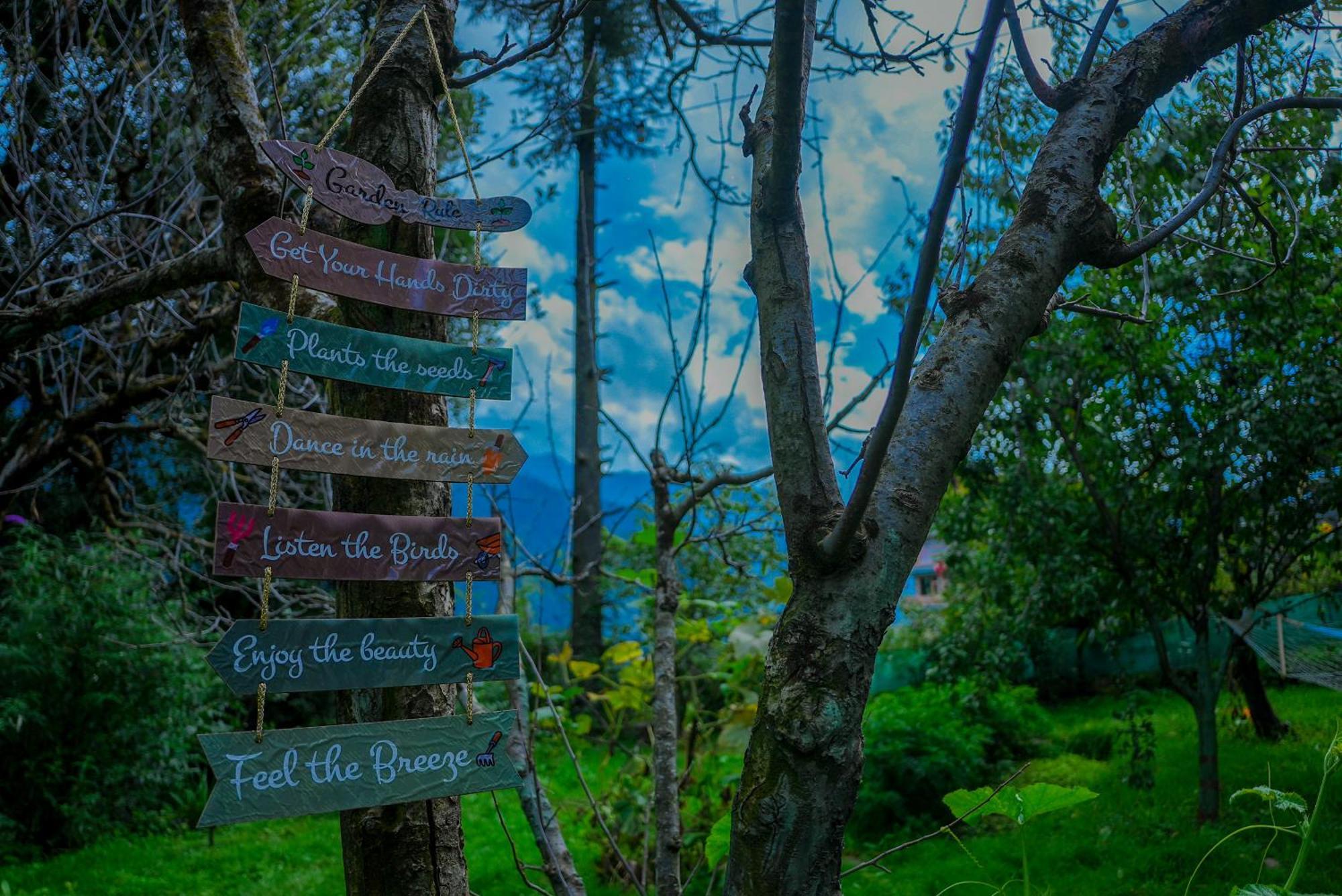 The Manu Emerald # Farmhouse # Top Selling Cottage In Manali # Peaceful Heritage Cozy Stay # Lawn With Bonfire # Most Awarded Exterior photo