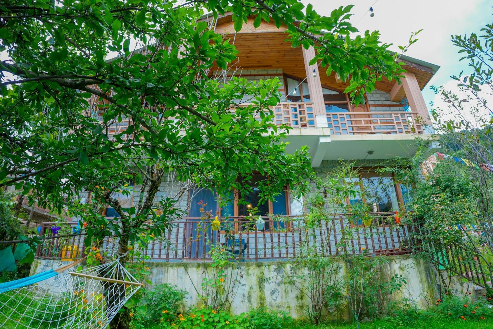 The Manu Emerald # Farmhouse # Top Selling Cottage In Manali # Peaceful Heritage Cozy Stay # Lawn With Bonfire # Most Awarded Exterior photo