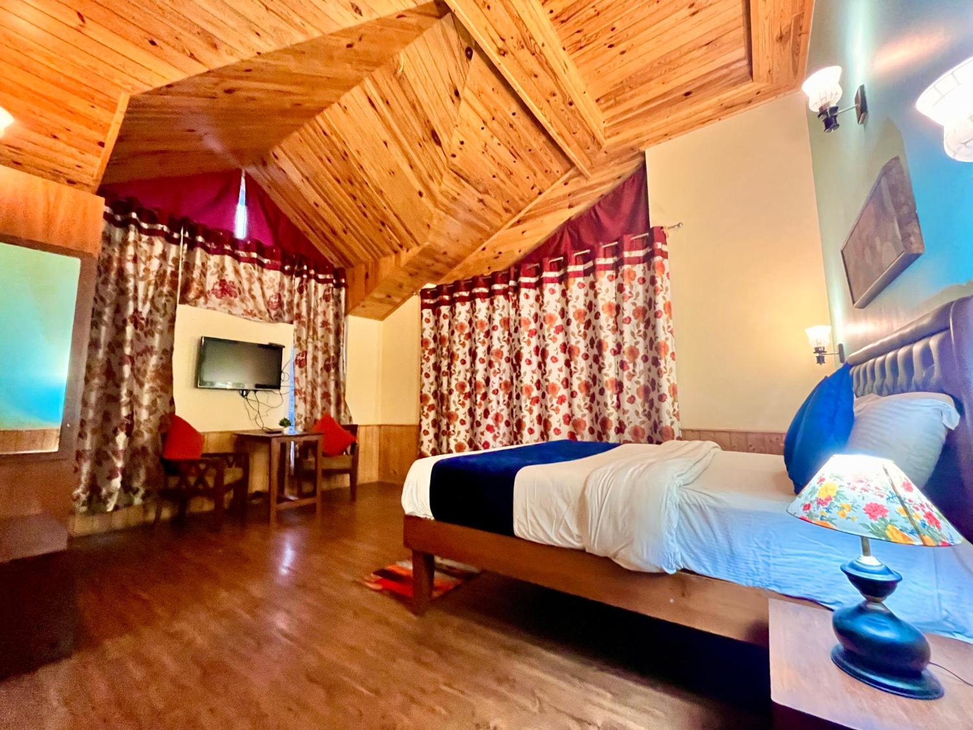 The Manu Emerald # Farmhouse # Top Selling Cottage In Manali # Peaceful Heritage Cozy Stay # Lawn With Bonfire # Most Awarded Exterior photo