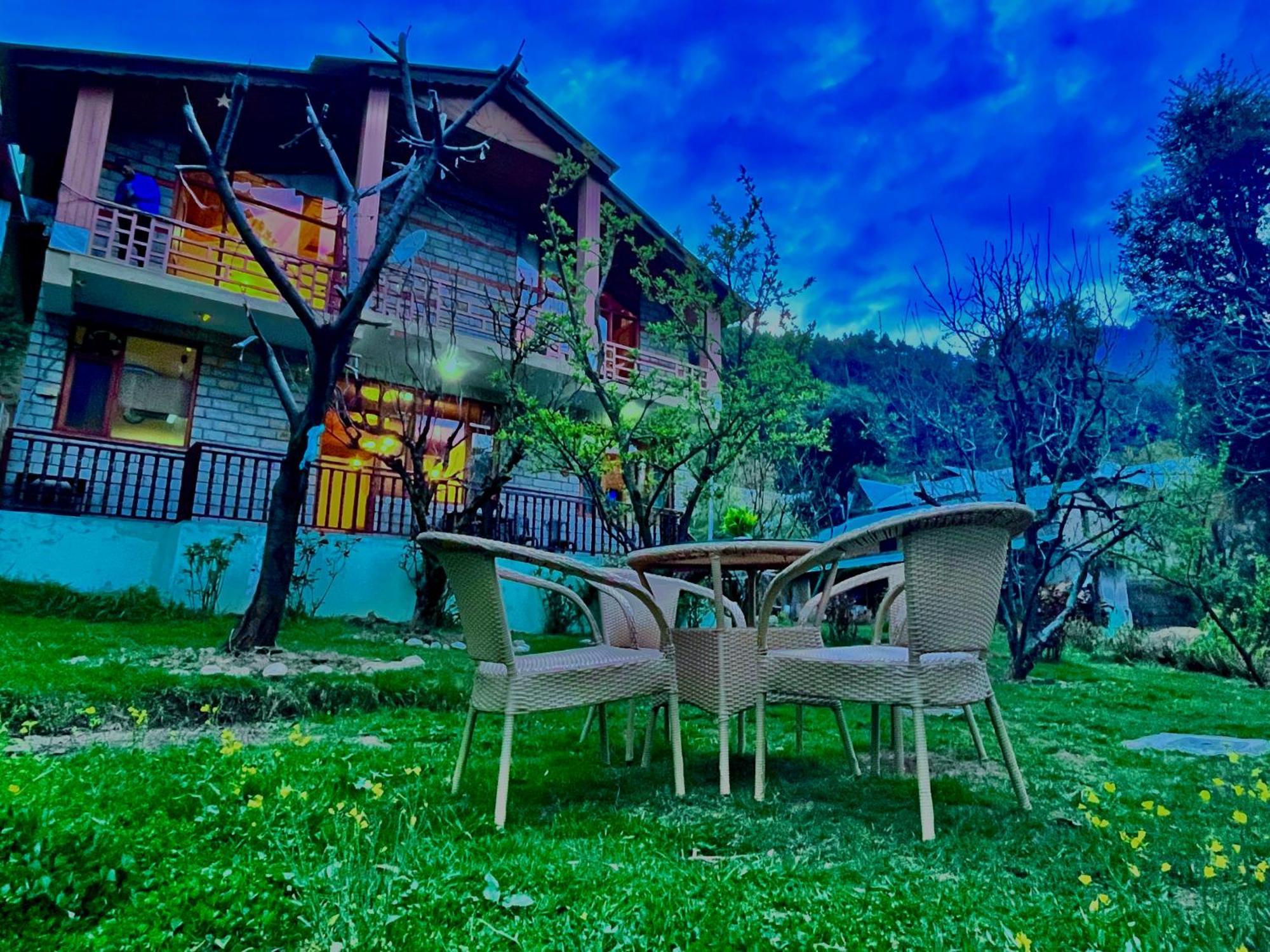 The Manu Emerald # Farmhouse # Top Selling Cottage In Manali # Peaceful Heritage Cozy Stay # Lawn With Bonfire # Most Awarded Exterior photo
